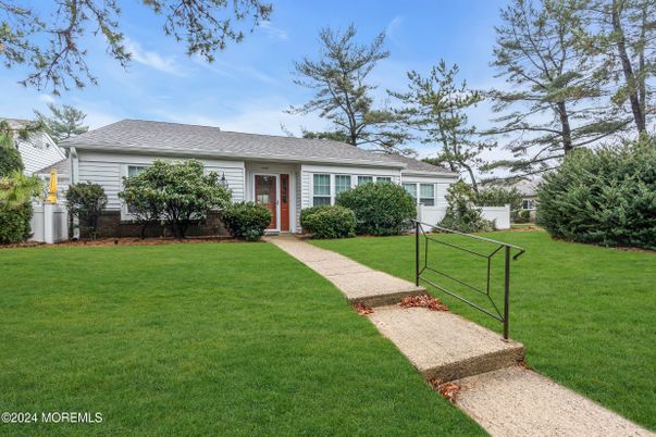 Backyard, Exterior, Facade, Ranch