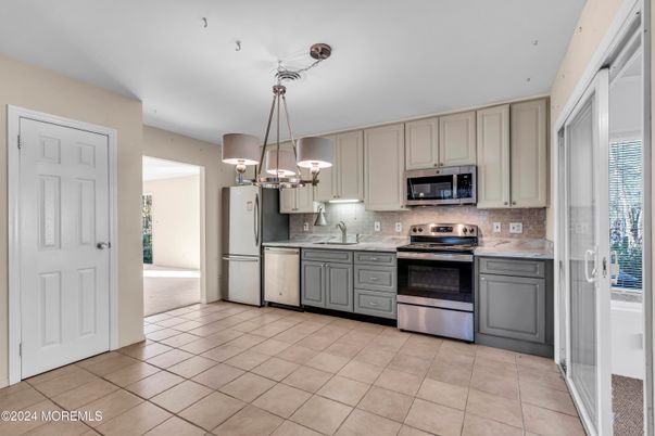 Interior, Kitchen, Pendant Lights, Stainless Steel Appliances