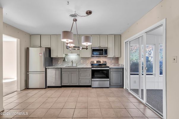 Interior, Kitchen, Pendant Lights, Stainless Steel Appliances