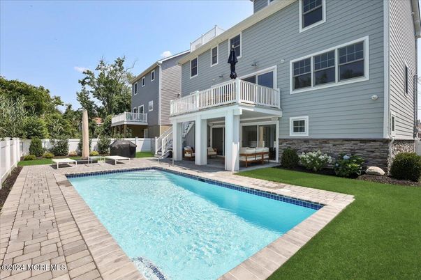 Exterior, Pool