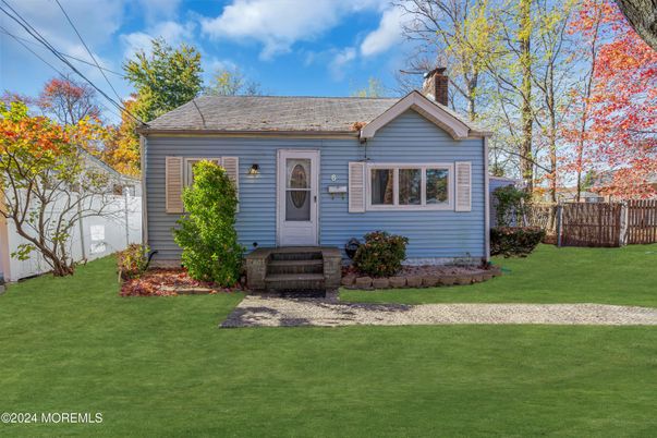 Exterior, Facade, Cape Cod