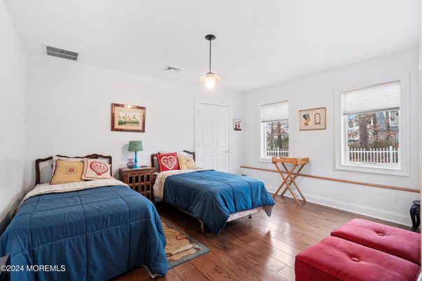 Bedroom, Interior, Pendant Lights, Wood Texture Flooring