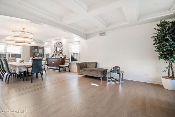 Chandelier, Dining room, Interior, Recessed Lighting, Wood Texture Flooring