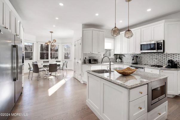 Chandelier, Dining room, Interior, Kitchen, Pendant Lights, Recessed Lighting, Stainless Steel Appliances, Wood Texture Flooring