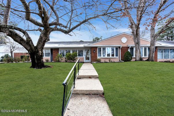 Exterior, Facade, Brick Facade, Ranch