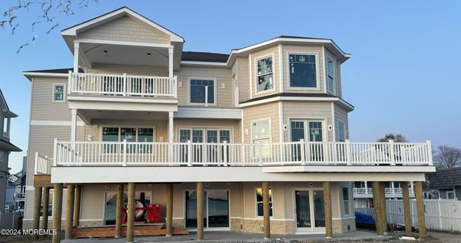 Exterior, Facade, American Craftsman