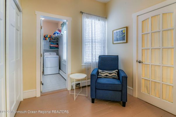 Interior, Washer, Wood Texture Flooring