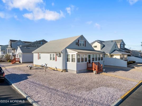 Exterior, Facade, Cape Cod