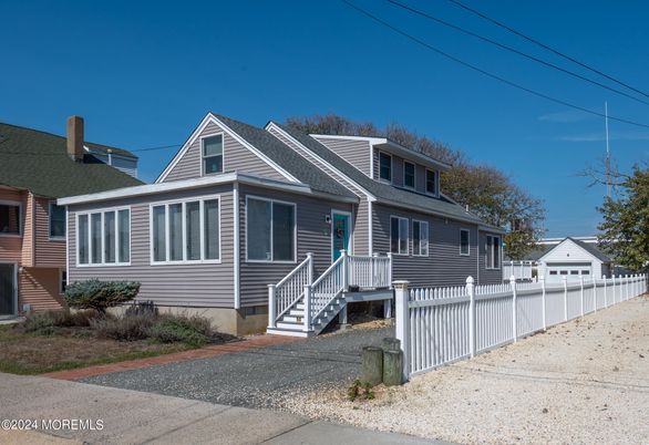 Detached Garage, Exterior