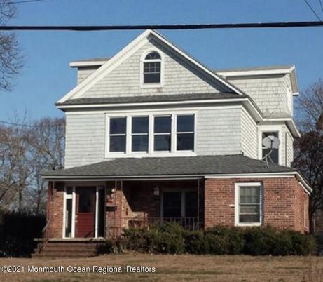 Exterior, Facade, Brick Facade, Queen Anne Victorian