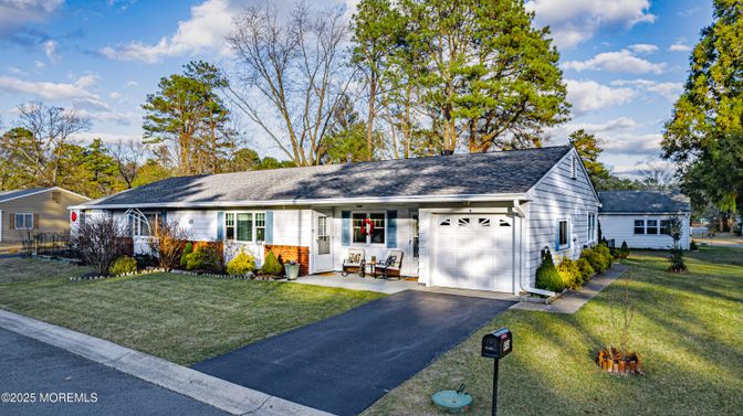Attached, Exterior, Facade, Cape Cod
