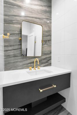 Bathroom, Interior, Recessed Lighting