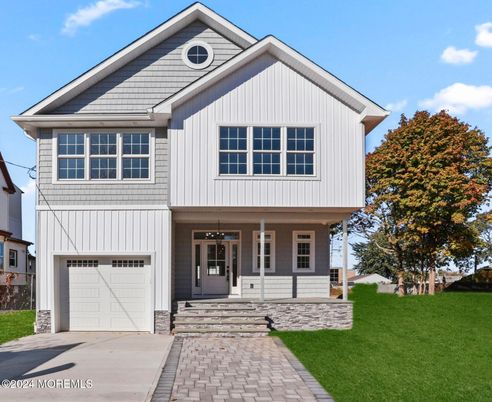 Attached, Exterior, Facade, Farmhouse