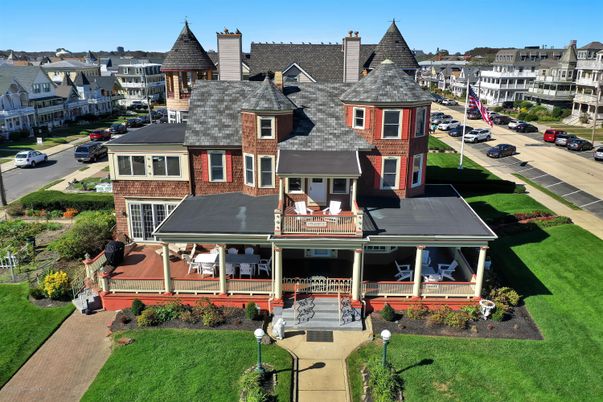 Exterior, Facade, Queen Anne Victorian