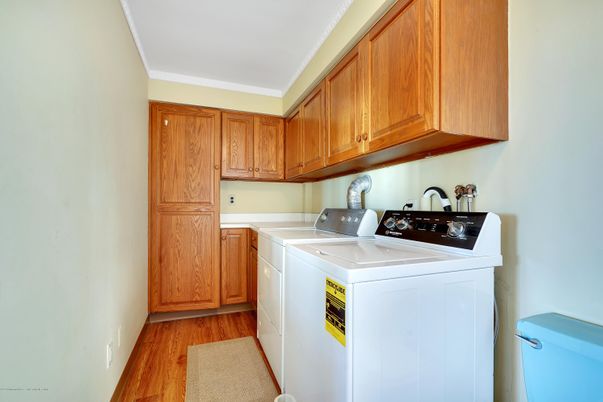 Interior, Washer, Wood Texture Flooring