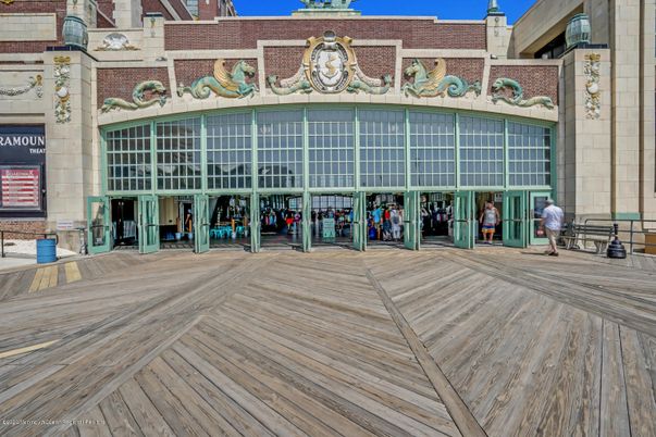 Exterior, Wood Texture Flooring