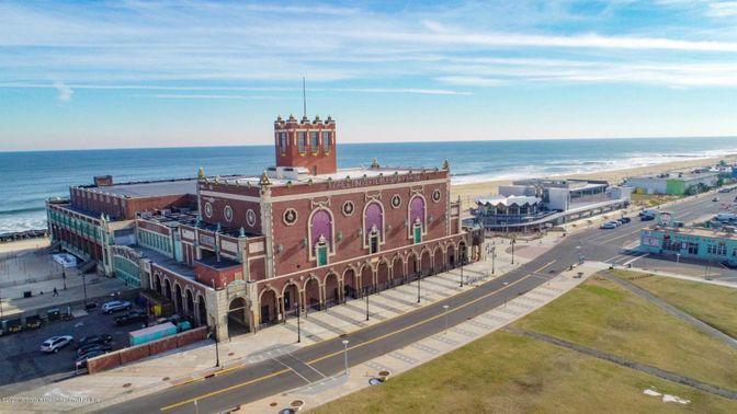 Exterior, Drone