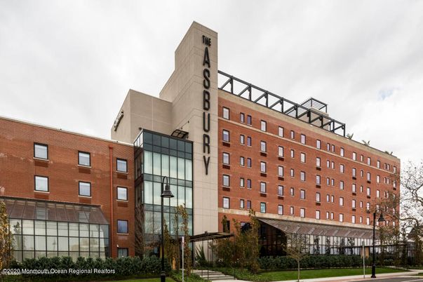 Exterior, Facade, Condo Building