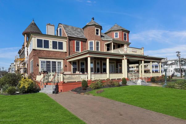 Exterior, Facade, Brick Facade, Queen Anne Victorian