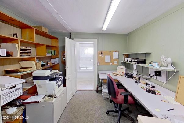 Home Office, Interior