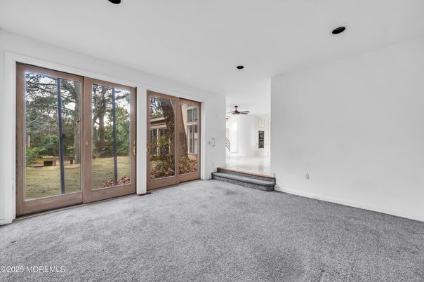 Empty room, Interior, Recessed Lighting