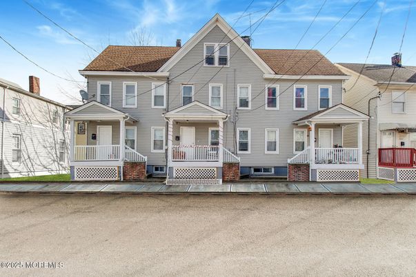 Exterior, Facade, Queen Anne Victorian
