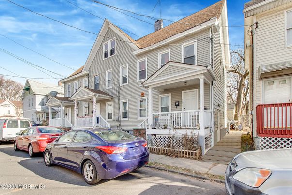 Exterior, Facade, Queen Anne Victorian