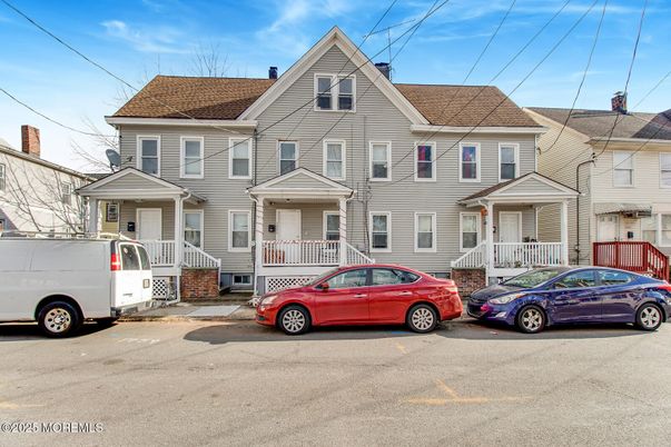 Exterior, Facade, Queen Anne Victorian