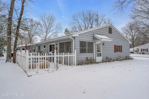 Backyard, Exterior, Facade, Ranch