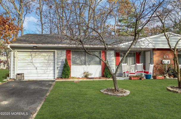 Attached, Exterior, Facade, Brick Facade, Ranch