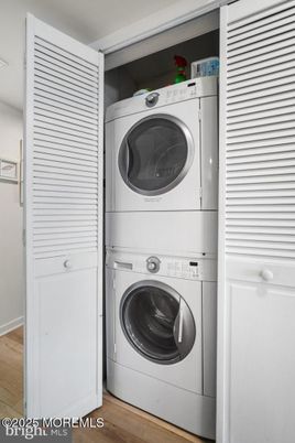 Interior, Utility Closets, Washer, Wood Texture Flooring