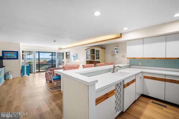 Dining room, Interior, Kitchen, Recessed Lighting, Wood Texture Flooring