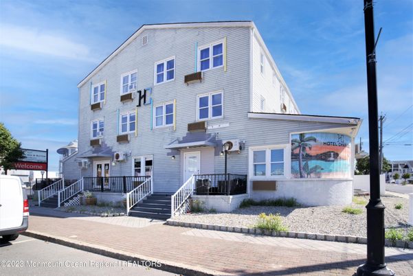 Exterior, Facade, Rowhouse