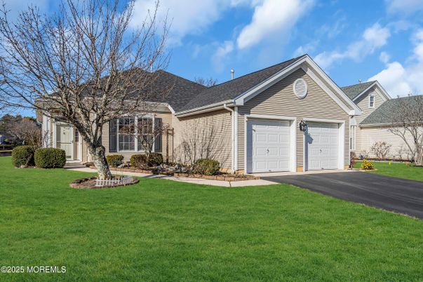 Attached, Exterior, Facade, Brick Facade, Ranch