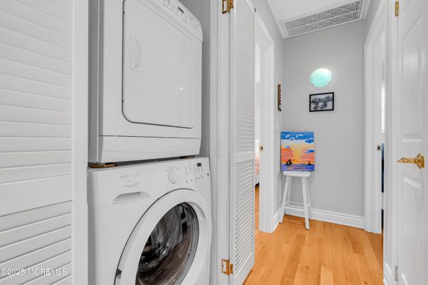 Interior, Utility Closets, Washer, Wood Texture Flooring