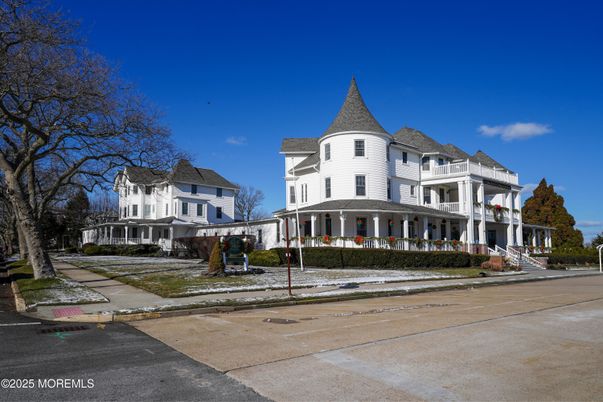 Exterior, Facade, Queen Anne Victorian