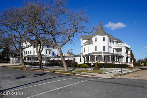 Exterior, Facade, Queen Anne Victorian