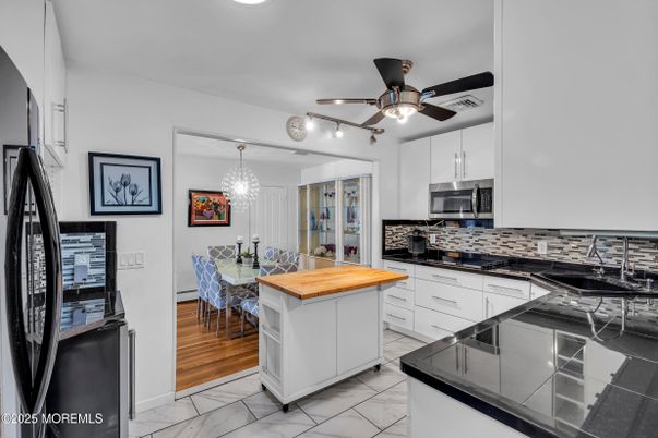 Chandelier, Dining room, Interior, Kitchen, Marble, Stainless Steel Appliances, Wood Texture Flooring