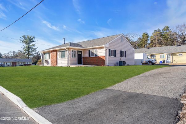 Attached, Exterior, Facade, Brick Facade, Cape Cod