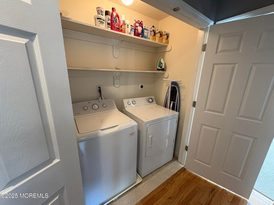 Interior, Utility Closets, Washer, Wood Texture Flooring