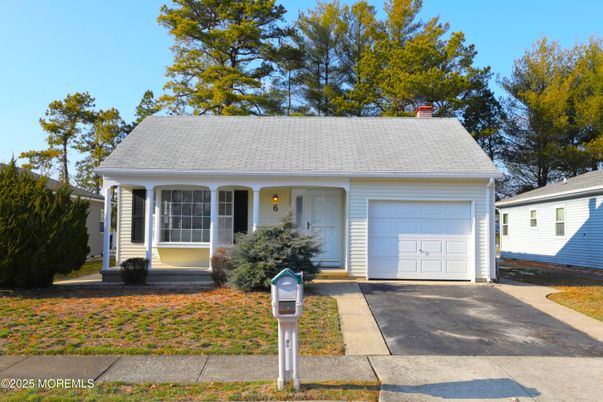 Attached, Exterior, Facade, Cape Cod