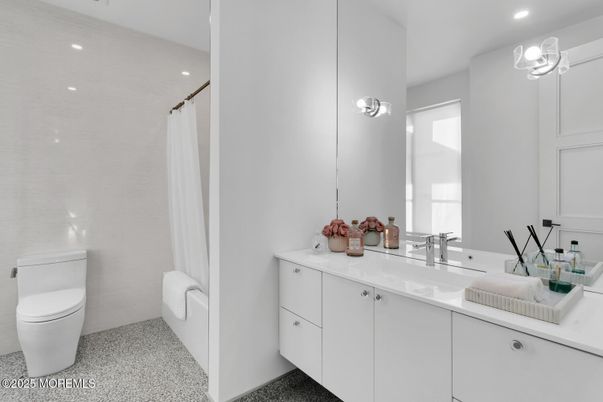 Bathroom, Interior, Recessed Lighting