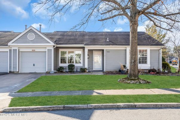 Attached, Exterior, Facade, Ranch