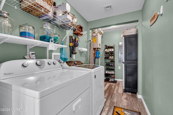Interior, Utility Closets, Washer, Wood Texture Flooring