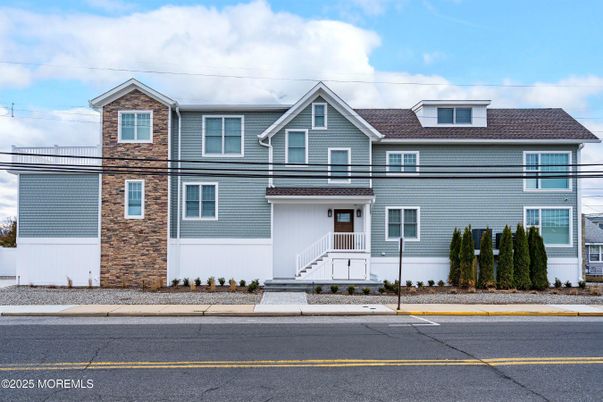 Exterior, Facade, Farmhouse