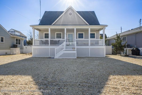 Backyard, Exterior, Facade, Queen Anne Victorian