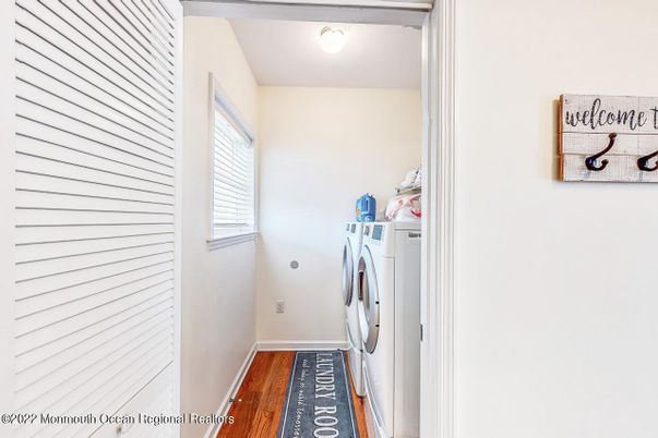 Interior, Utility Closets, Washer, Wood Texture Flooring