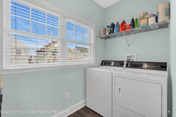 Interior, Washer, Wood Texture Flooring