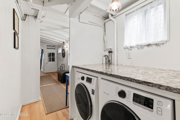 Interior, Washer, Wood Texture Flooring