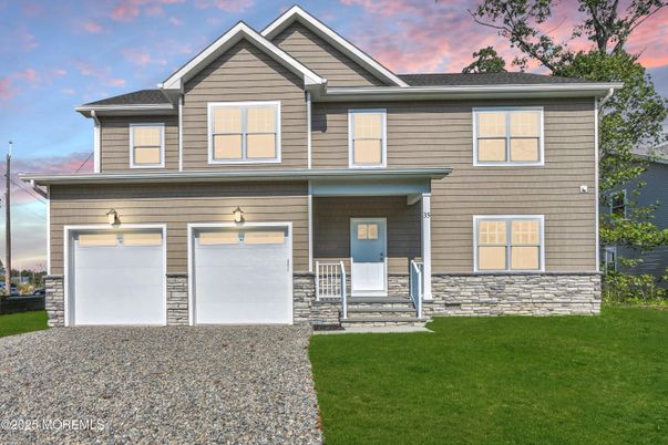 Attached, Exterior, Facade, Farmhouse